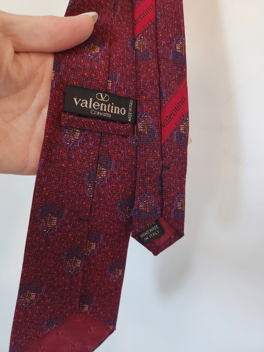 Valentino Cravatte Men's Burgundy Patterned Silk Tie